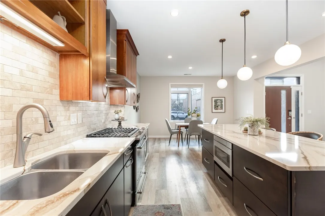 72 Charlotte Street, Rochester, New York 14607, Rochester, New York 14607, 2 Bedrooms Bedrooms, 5 Rooms Rooms,2 BathroomsBathrooms,Residential,For Sale,72 Charlotte Street, Rochester, New York 14607,0,R1649472