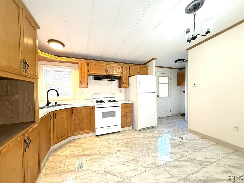 223 Rt-5 Highway, Elbridge, New York 13166, Elbridge, New York 13166, 3 Bedrooms Bedrooms, 6 Rooms Rooms,2 BathroomsBathrooms,Residential,For Sale,223 Rt-5 Highway, Elbridge, New York 13166,0,S1649633