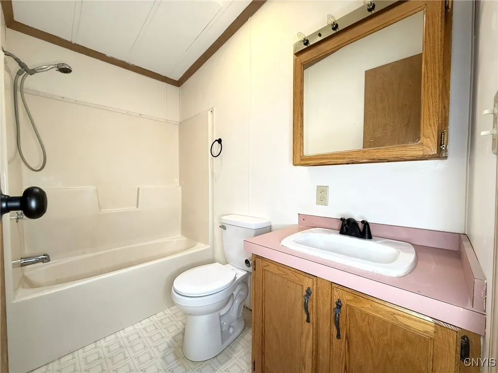 223 Rt-5 Highway, Elbridge, New York 13166, Elbridge, New York 13166, 3 Bedrooms Bedrooms, 6 Rooms Rooms,2 BathroomsBathrooms,Residential,For Sale,223 Rt-5 Highway, Elbridge, New York 13166,0,S1649633