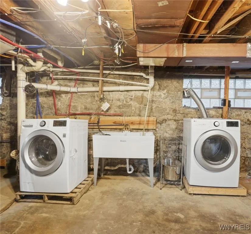 830 Potomac Ave (lw), Buffalo, New York 14209, Buffalo, New York 14209, 3 Bedrooms Bedrooms, 7 Rooms Rooms,1 BathroomBathrooms,Residential Lease,For Rent,830 Potomac Ave (lw), Buffalo, New York 14209,0,B1649164