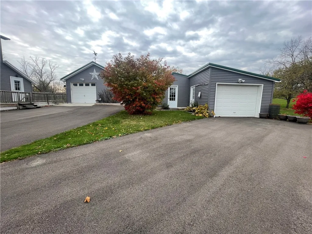 2342 Lower Lake Road, Seneca Falls, New York 13148, Seneca Falls, New York 13148, 3 Bedrooms Bedrooms, 7 Rooms Rooms,2 BathroomsBathrooms,Residential,For Sale,2342 Lower Lake Road, Seneca Falls, New York 13148,0,R1649504