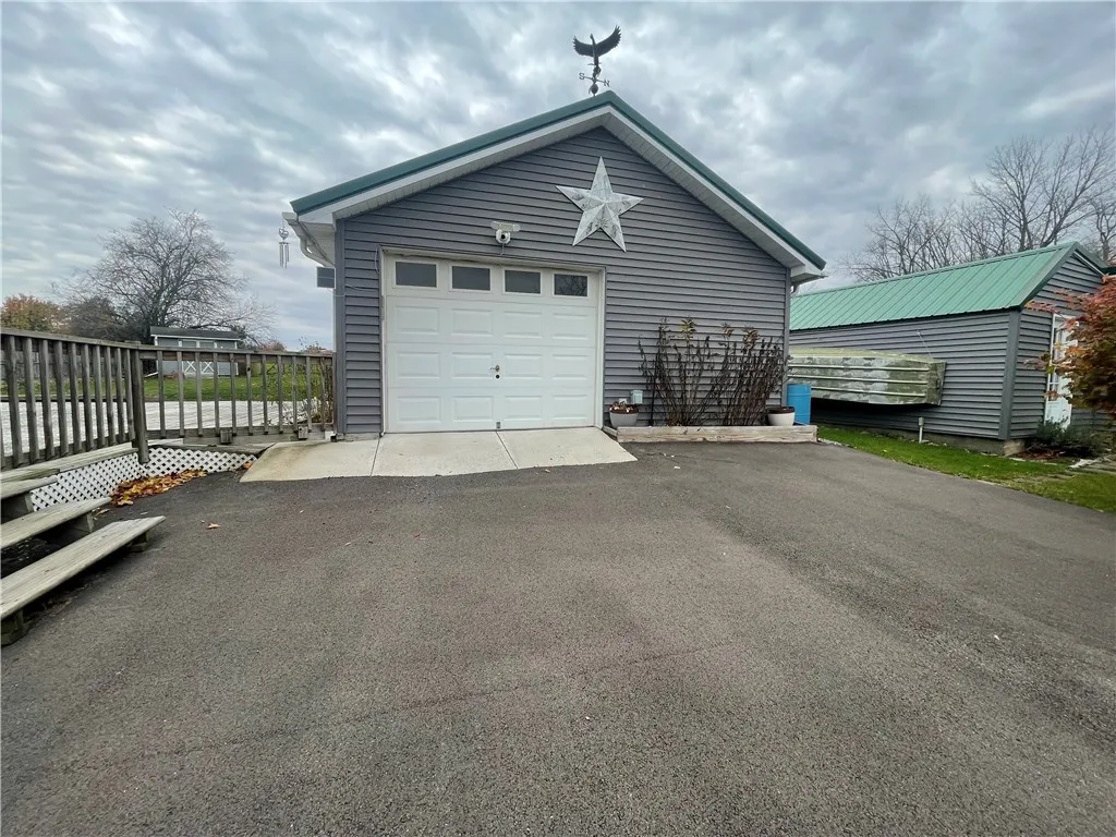 2342 Lower Lake Road, Seneca Falls, New York 13148, Seneca Falls, New York 13148, 3 Bedrooms Bedrooms, 7 Rooms Rooms,2 BathroomsBathrooms,Residential,For Sale,2342 Lower Lake Road, Seneca Falls, New York 13148,0,R1649504