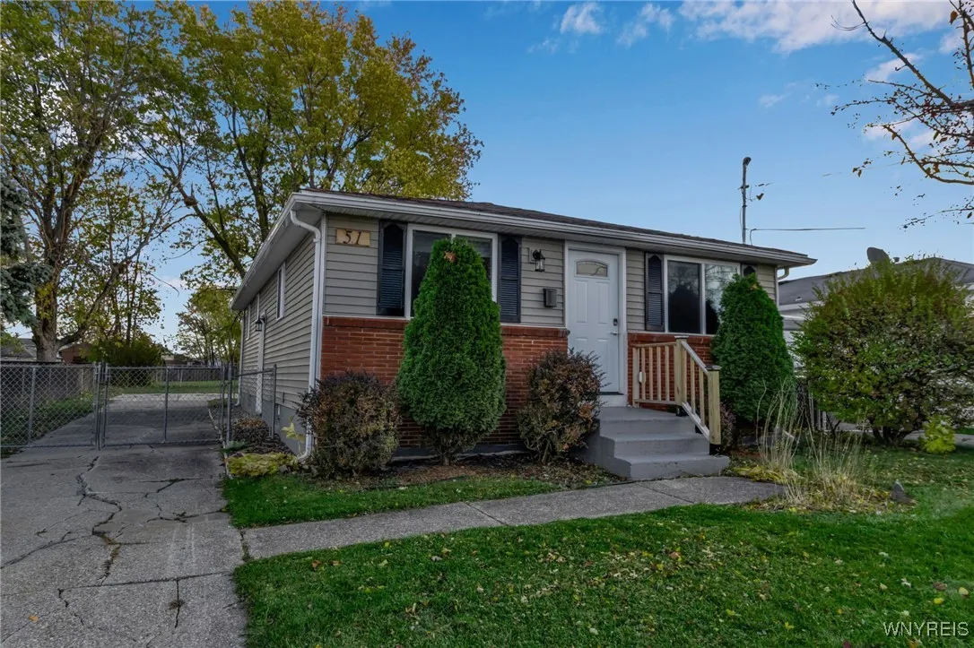 51 West 2nd Street, Cheektowaga, New York 14043, Cheektowaga, New York 14043, 3 Bedrooms Bedrooms, 5 Rooms Rooms,1 BathroomBathrooms,Residential,For Sale,51 West 2nd Street, Cheektowaga, New York 14043,0,B1649524