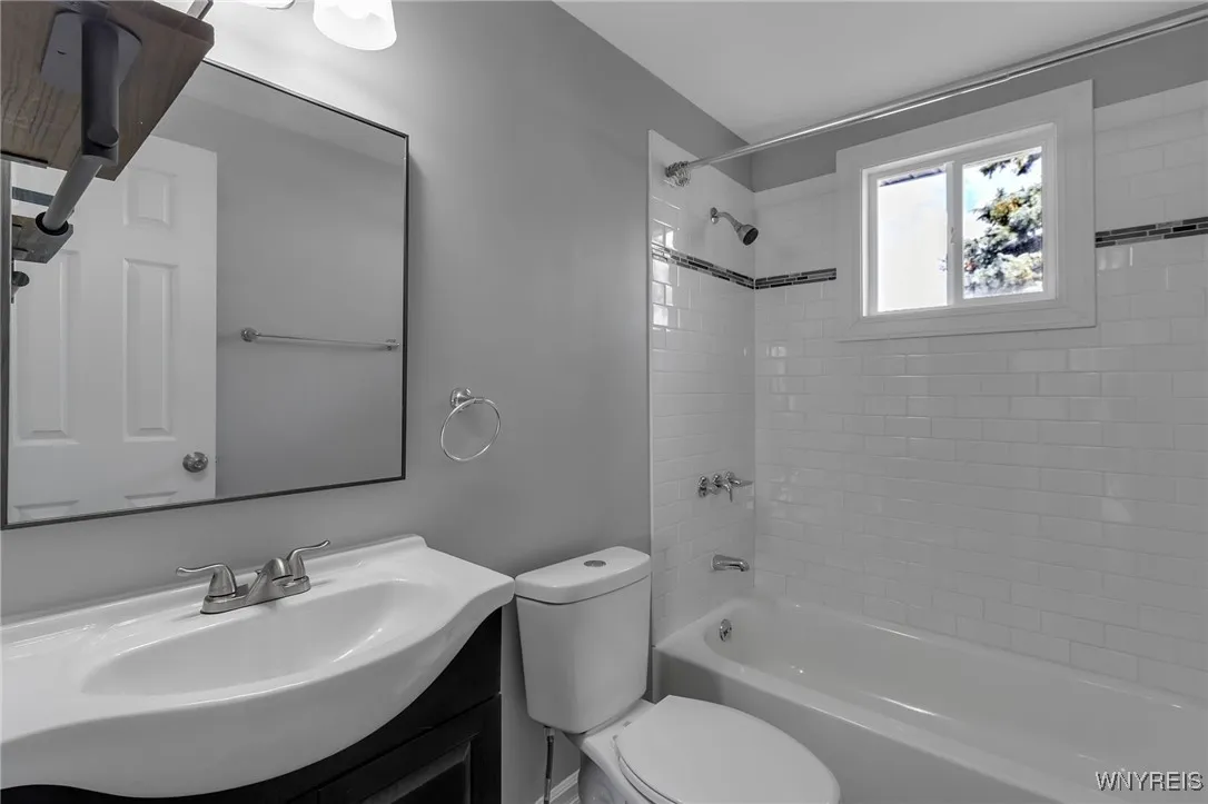 51 West 2nd Street, Cheektowaga, New York 14043, Cheektowaga, New York 14043, 3 Bedrooms Bedrooms, 5 Rooms Rooms,1 BathroomBathrooms,Residential,For Sale,51 West 2nd Street, Cheektowaga, New York 14043,0,B1649524