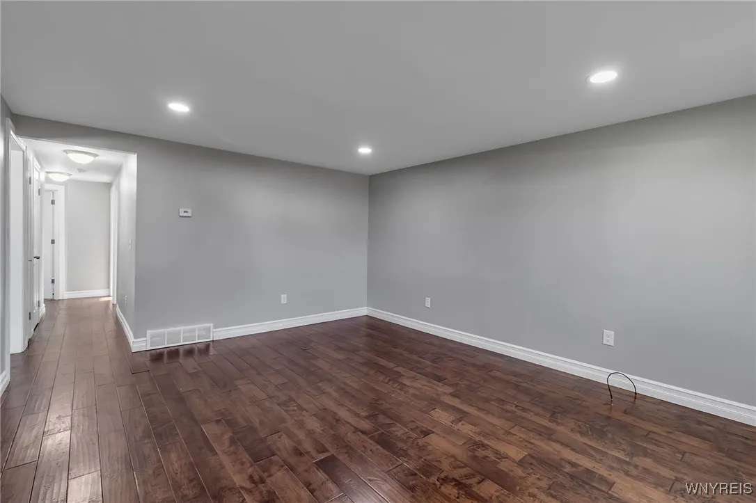 51 West 2nd Street, Cheektowaga, New York 14043, Cheektowaga, New York 14043, 3 Bedrooms Bedrooms, 5 Rooms Rooms,1 BathroomBathrooms,Residential,For Sale,51 West 2nd Street, Cheektowaga, New York 14043,0,B1649524