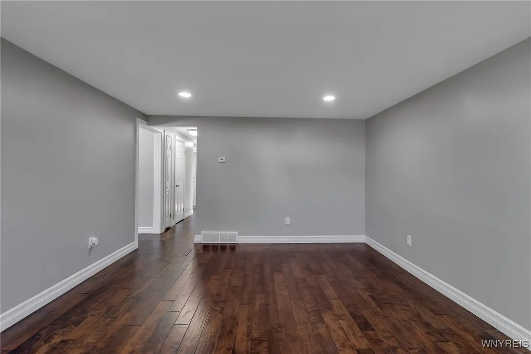 51 West 2nd Street, Cheektowaga, New York 14043, Cheektowaga, New York 14043, 3 Bedrooms Bedrooms, 5 Rooms Rooms,1 BathroomBathrooms,Residential,For Sale,51 West 2nd Street, Cheektowaga, New York 14043,0,B1649524