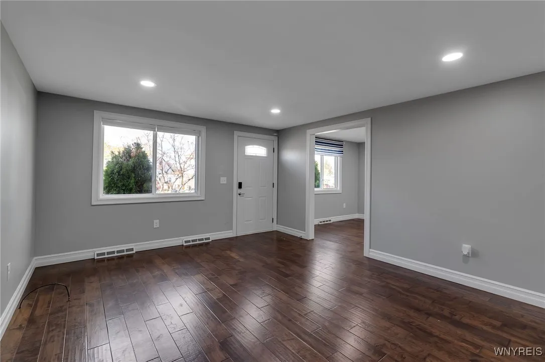 51 West 2nd Street, Cheektowaga, New York 14043, Cheektowaga, New York 14043, 3 Bedrooms Bedrooms, 5 Rooms Rooms,1 BathroomBathrooms,Residential,For Sale,51 West 2nd Street, Cheektowaga, New York 14043,0,B1649524