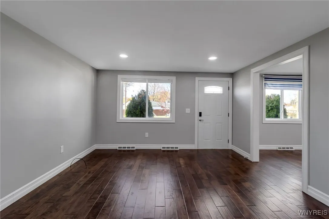 51 West 2nd Street, Cheektowaga, New York 14043, Cheektowaga, New York 14043, 3 Bedrooms Bedrooms, 5 Rooms Rooms,1 BathroomBathrooms,Residential,For Sale,51 West 2nd Street, Cheektowaga, New York 14043,0,B1649524