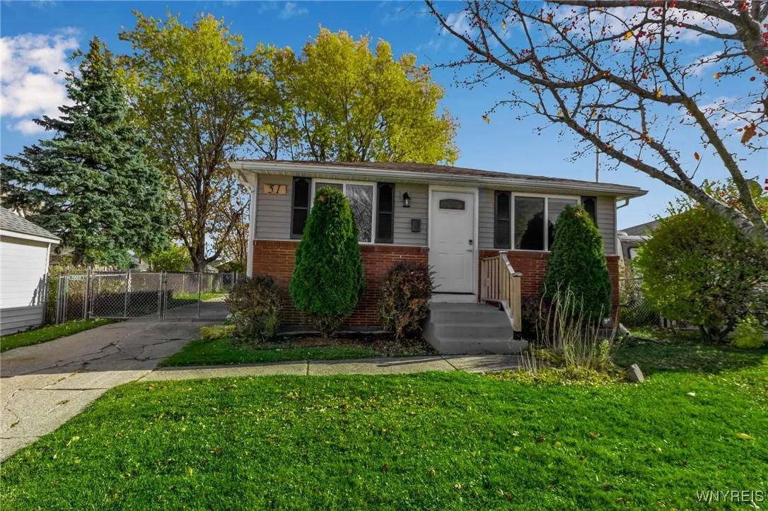 51 West 2nd Street, Cheektowaga, New York 14043, Cheektowaga, New York 14043, 3 Bedrooms Bedrooms, 5 Rooms Rooms,1 BathroomBathrooms,Residential,For Sale,51 West 2nd Street, Cheektowaga, New York 14043,0,B1649524