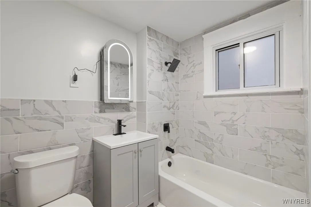 335 Riverside Avenue, Buffalo, New York 14207, Buffalo, New York 14207, 6 Bedrooms Bedrooms, ,2 BathroomsBathrooms,Residential,For Sale,335 Riverside Avenue, Buffalo, New York 14207,0,B1649674