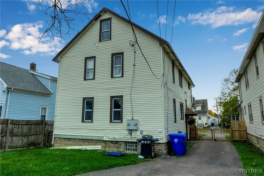 30 Chamberlin Drive, West Seneca, New York 14210, West Seneca, New York 14210, 5 Bedrooms Bedrooms, ,2 BathroomsBathrooms,Residential,For Sale,30 Chamberlin Drive, West Seneca, New York 14210,0,B1649650