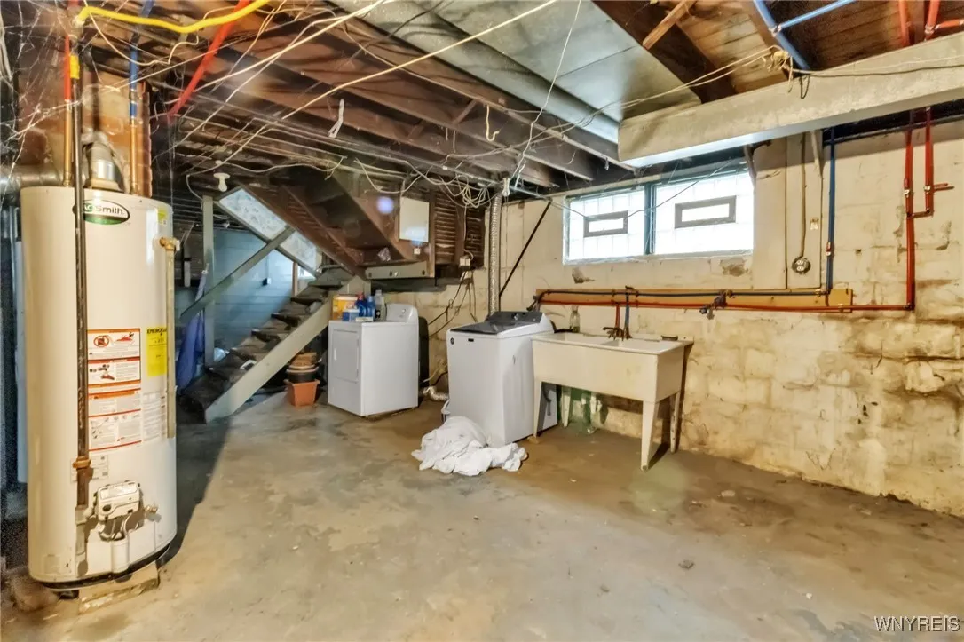 30 Chamberlin Drive, West Seneca, New York 14210, West Seneca, New York 14210, 5 Bedrooms Bedrooms, ,2 BathroomsBathrooms,Residential,For Sale,30 Chamberlin Drive, West Seneca, New York 14210,0,B1649650