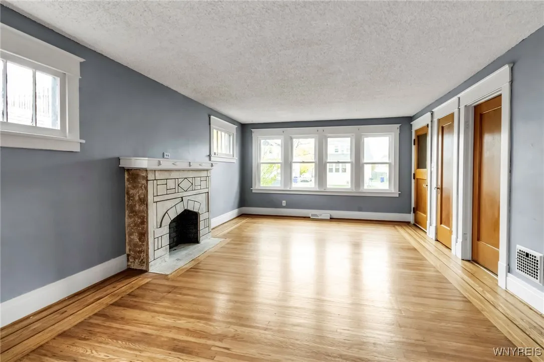 30 Chamberlin Drive, West Seneca, New York 14210, West Seneca, New York 14210, 5 Bedrooms Bedrooms, ,2 BathroomsBathrooms,Residential,For Sale,30 Chamberlin Drive, West Seneca, New York 14210,0,B1649650