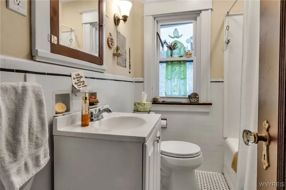 30 Chamberlin Drive, West Seneca, New York 14210, West Seneca, New York 14210, 5 Bedrooms Bedrooms, ,2 BathroomsBathrooms,Residential,For Sale,30 Chamberlin Drive, West Seneca, New York 14210,0,B1649650