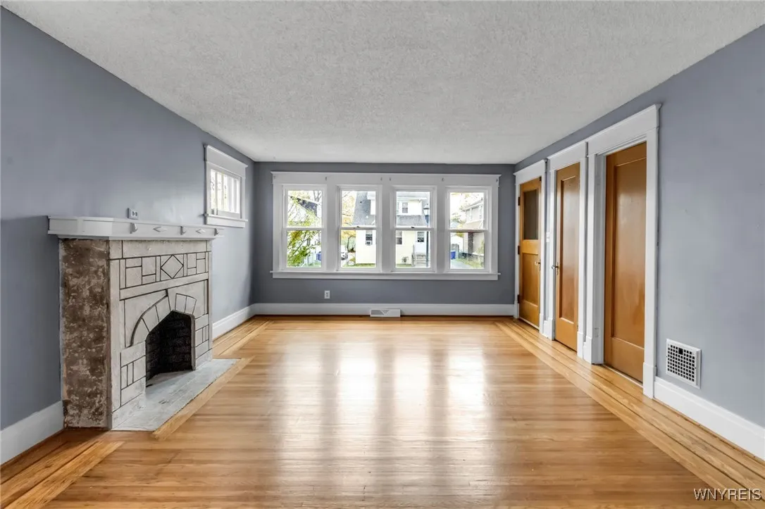 30 Chamberlin Drive, West Seneca, New York 14210, West Seneca, New York 14210, 5 Bedrooms Bedrooms, ,2 BathroomsBathrooms,Residential,For Sale,30 Chamberlin Drive, West Seneca, New York 14210,0,B1649650