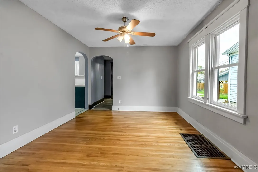 30 Chamberlin Drive, West Seneca, New York 14210, West Seneca, New York 14210, 5 Bedrooms Bedrooms, ,2 BathroomsBathrooms,Residential,For Sale,30 Chamberlin Drive, West Seneca, New York 14210,0,B1649650