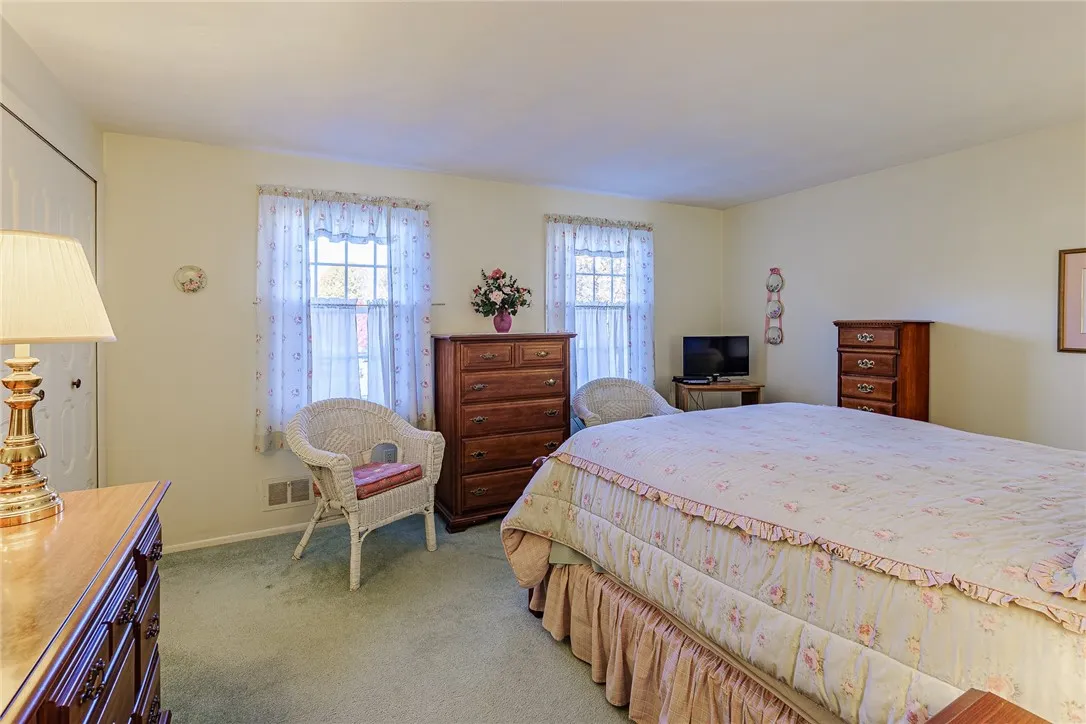 287 Stoneycreek Drive, Greece, New York 14616, Greece, New York 14616, 4 Bedrooms Bedrooms, 8 Rooms Rooms,1 BathroomBathrooms,Residential,For Sale,287 Stoneycreek Drive, Greece, New York 14616,0,R1649593