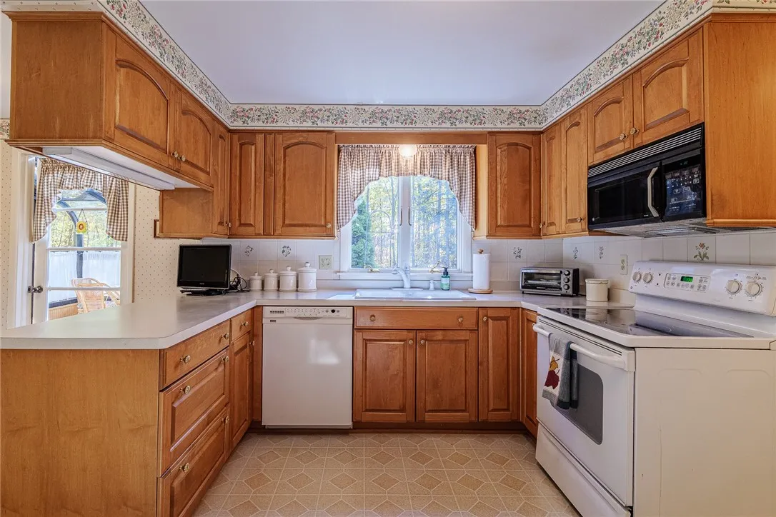 287 Stoneycreek Drive, Greece, New York 14616, Greece, New York 14616, 4 Bedrooms Bedrooms, 8 Rooms Rooms,1 BathroomBathrooms,Residential,For Sale,287 Stoneycreek Drive, Greece, New York 14616,0,R1649593