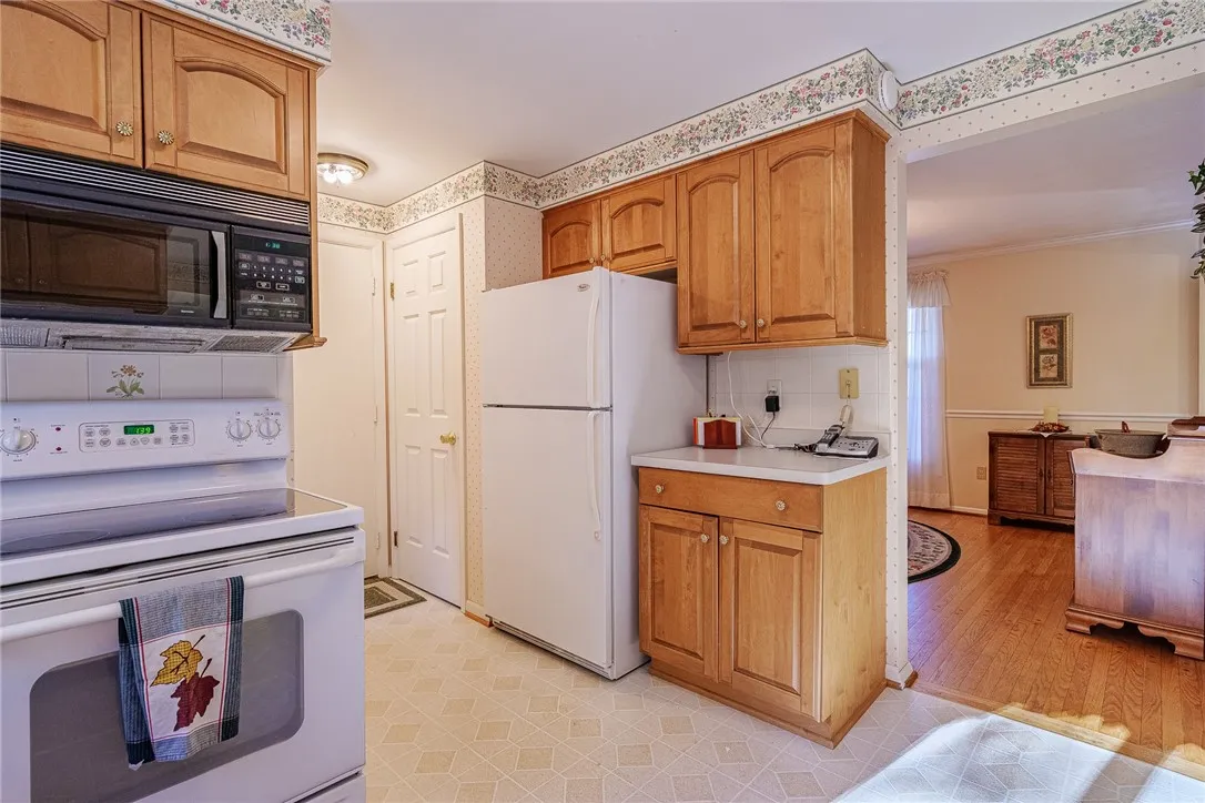 287 Stoneycreek Drive, Greece, New York 14616, Greece, New York 14616, 4 Bedrooms Bedrooms, 8 Rooms Rooms,1 BathroomBathrooms,Residential,For Sale,287 Stoneycreek Drive, Greece, New York 14616,0,R1649593