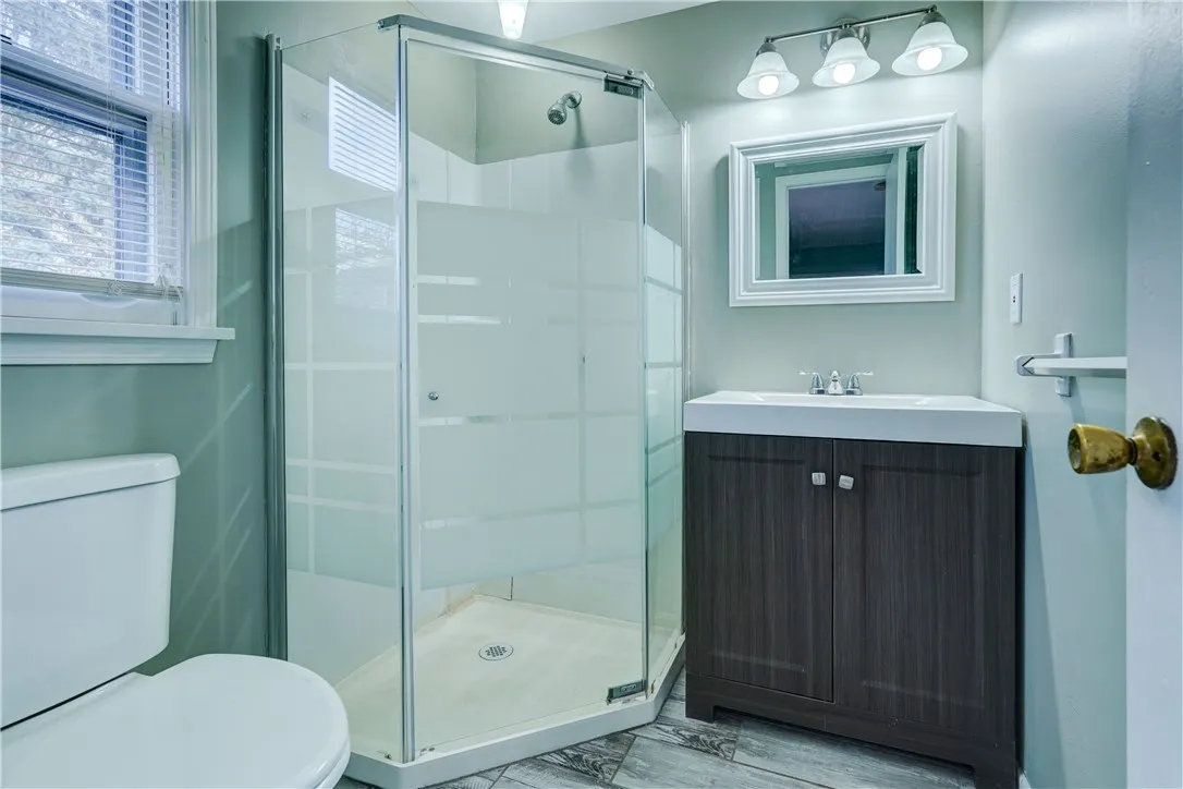 Gorgeous en-suite bath.