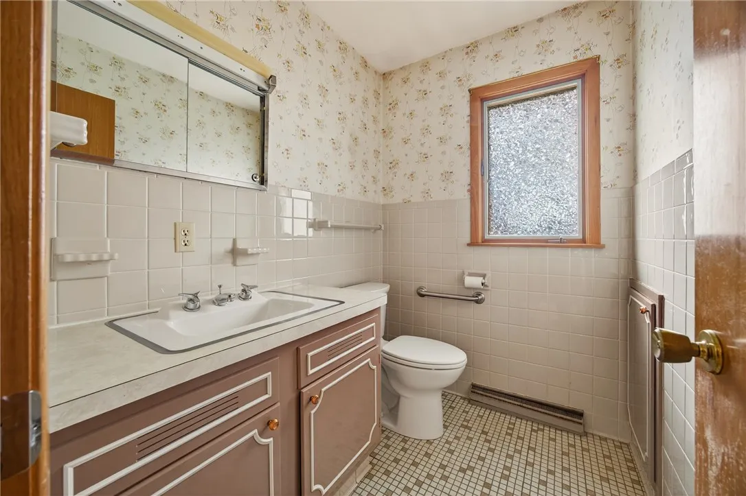 9 Rosewood Drive, Milo, New York 14527, Milo, New York 14527, 3 Bedrooms Bedrooms, 15 Rooms Rooms,3 BathroomsBathrooms,Residential,For Sale,9 Rosewood Drive, Milo, New York 14527,0,R1649663