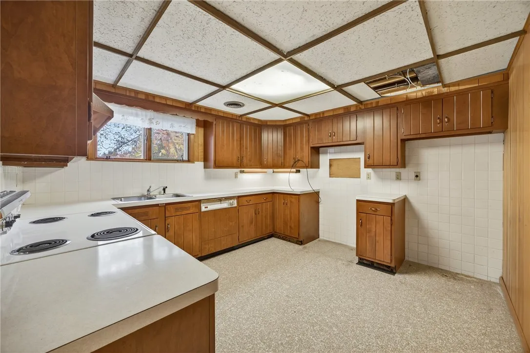 9 Rosewood Drive, Milo, New York 14527, Milo, New York 14527, 3 Bedrooms Bedrooms, 15 Rooms Rooms,3 BathroomsBathrooms,Residential,For Sale,9 Rosewood Drive, Milo, New York 14527,0,R1649663