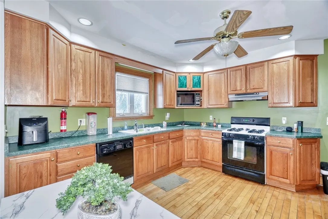 66 East Main Street, Webster, New York 14580, Webster, New York 14580, 5 Bedrooms Bedrooms, 15 Rooms Rooms,3 BathroomsBathrooms,Residential,For Sale,66 East Main Street, Webster, New York 14580,0,R1649596