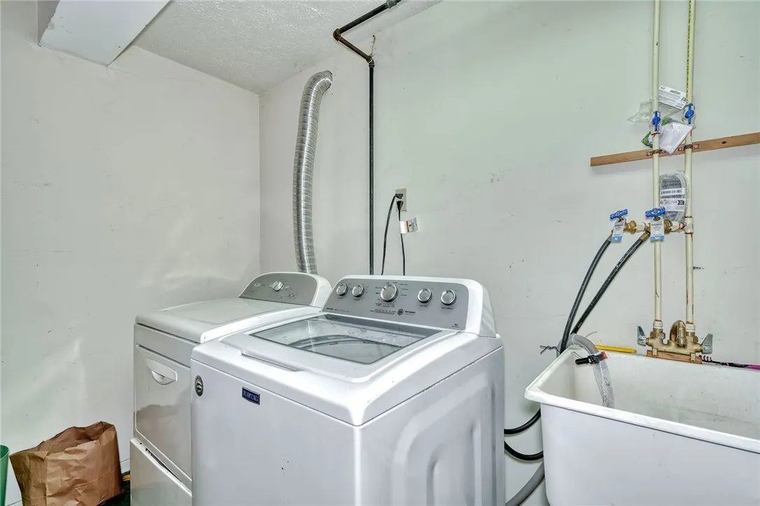 66 East Main Street, Webster, New York 14580, Webster, New York 14580, 5 Bedrooms Bedrooms, 15 Rooms Rooms,3 BathroomsBathrooms,Residential,For Sale,66 East Main Street, Webster, New York 14580,0,R1649596