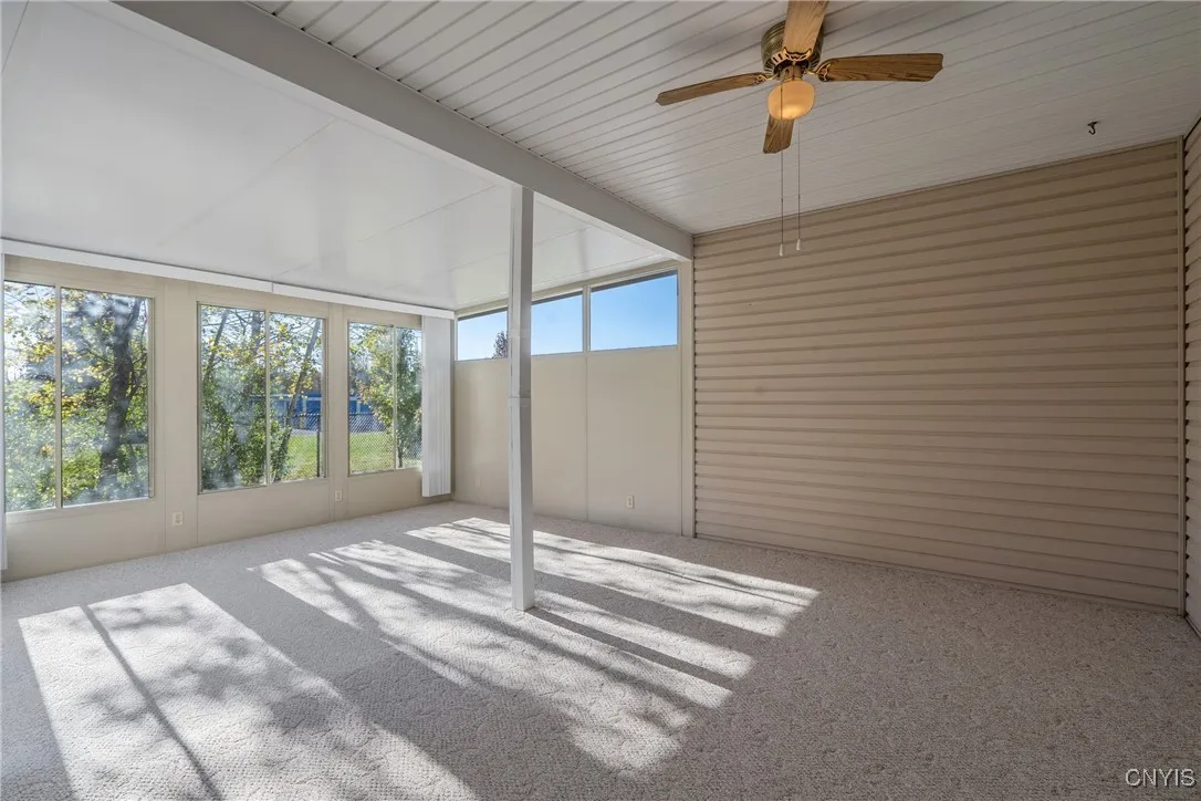 Beautiful 3 season room off living room