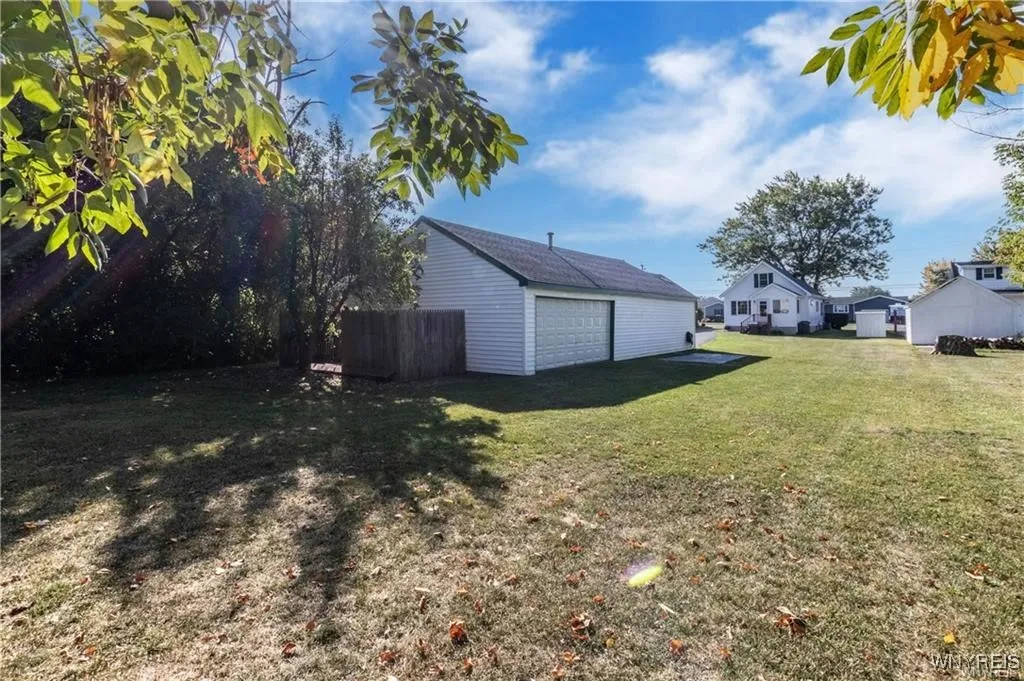 8106 East Britton Drive, Niagara, New York 14304, Niagara, New York 14304, 3 Bedrooms Bedrooms, 8 Rooms Rooms,1 BathroomBathrooms,Residential,For Sale,8106 East Britton Drive, Niagara, New York 14304,0,B1649655