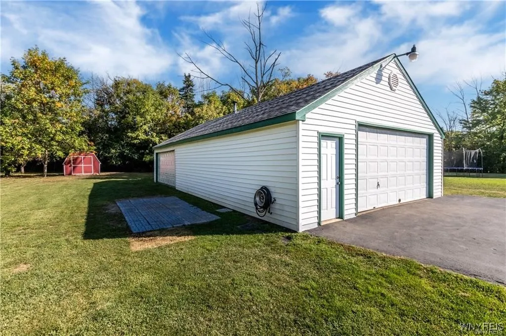 8106 East Britton Drive, Niagara, New York 14304, Niagara, New York 14304, 3 Bedrooms Bedrooms, 8 Rooms Rooms,1 BathroomBathrooms,Residential,For Sale,8106 East Britton Drive, Niagara, New York 14304,0,B1649655