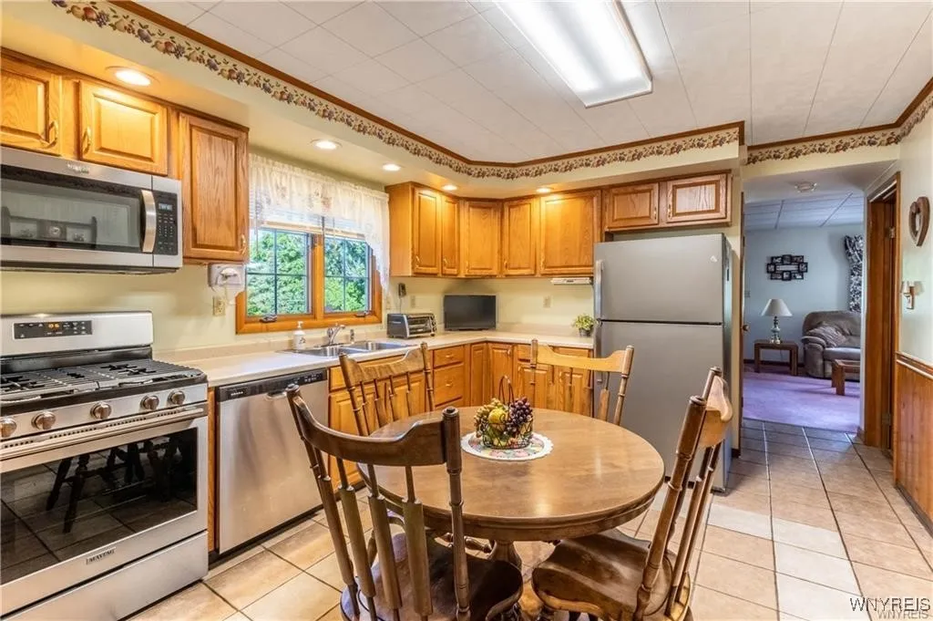 8106 East Britton Drive, Niagara, New York 14304, Niagara, New York 14304, 3 Bedrooms Bedrooms, 8 Rooms Rooms,1 BathroomBathrooms,Residential,For Sale,8106 East Britton Drive, Niagara, New York 14304,0,B1649655