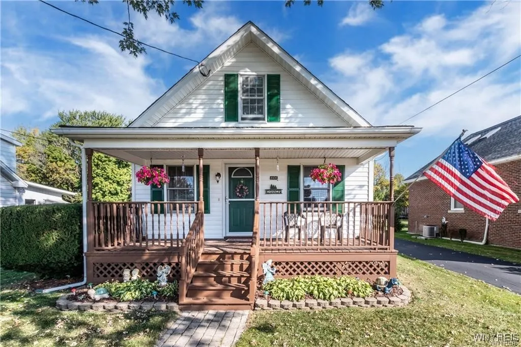 8106 East Britton Drive, Niagara, New York 14304, Niagara, New York 14304, 3 Bedrooms Bedrooms, 8 Rooms Rooms,1 BathroomBathrooms,Residential,For Sale,8106 East Britton Drive, Niagara, New York 14304,0,B1649655