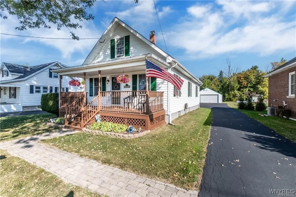 8106 East Britton Drive, Niagara, New York 14304, Niagara, New York 14304, 3 Bedrooms Bedrooms, 8 Rooms Rooms,1 BathroomBathrooms,Residential,For Sale,8106 East Britton Drive, Niagara, New York 14304,0,B1649655