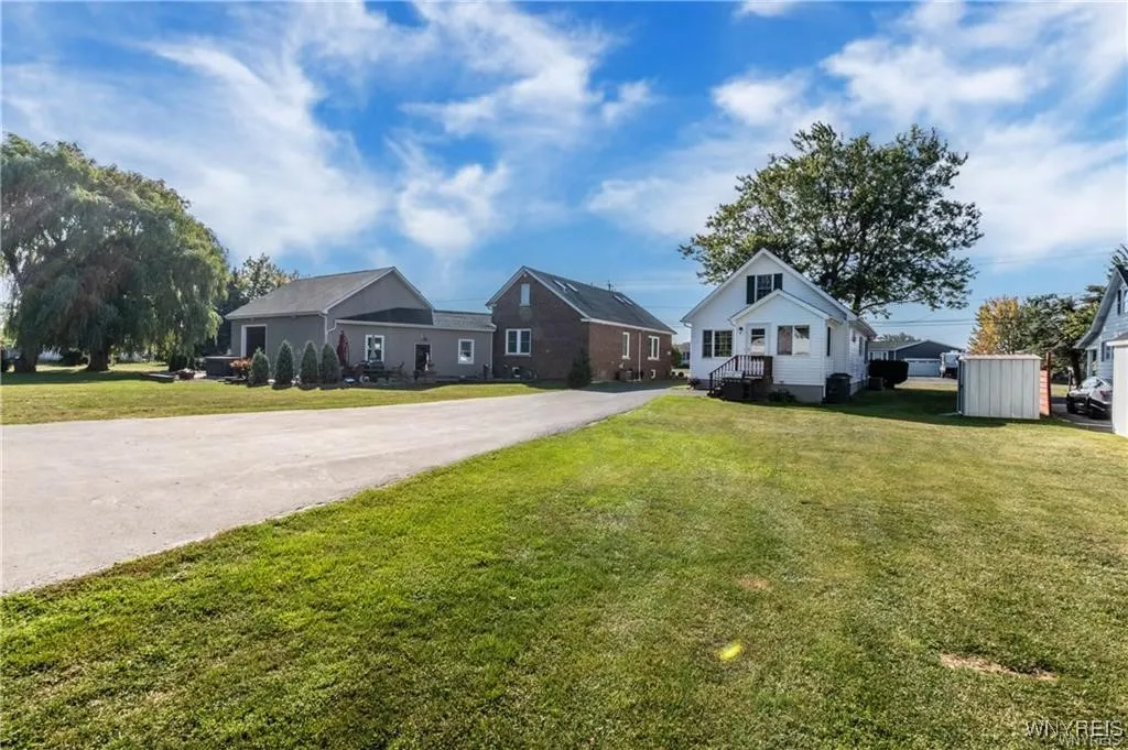 8106 East Britton Drive, Niagara, New York 14304, Niagara, New York 14304, 3 Bedrooms Bedrooms, 8 Rooms Rooms,1 BathroomBathrooms,Residential,For Sale,8106 East Britton Drive, Niagara, New York 14304,0,B1649655