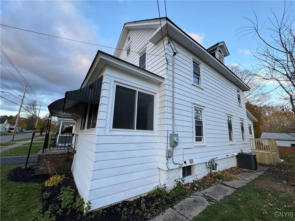 302 North Main Street, Lenox, New York 13032, Lenox, New York 13032, 3 Bedrooms Bedrooms, 7 Rooms Rooms,1 BathroomBathrooms,Residential,For Sale,302 North Main Street, Lenox, New York 13032,0,S1649303