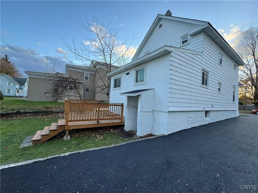 302 North Main Street, Lenox, New York 13032, Lenox, New York 13032, 3 Bedrooms Bedrooms, 7 Rooms Rooms,1 BathroomBathrooms,Residential,For Sale,302 North Main Street, Lenox, New York 13032,0,S1649303