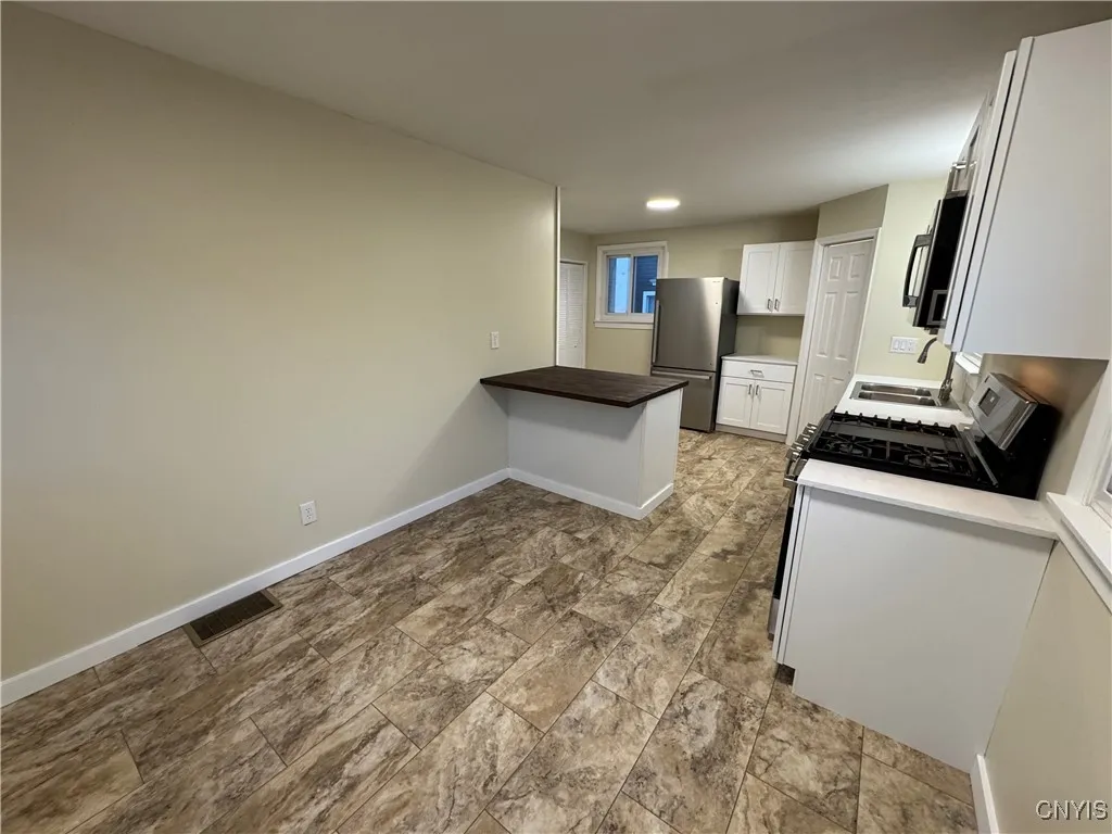 302 North Main Street, Lenox, New York 13032, Lenox, New York 13032, 3 Bedrooms Bedrooms, 7 Rooms Rooms,1 BathroomBathrooms,Residential,For Sale,302 North Main Street, Lenox, New York 13032,0,S1649303