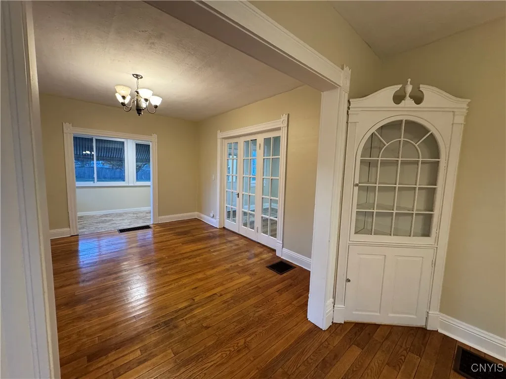 302 North Main Street, Lenox, New York 13032, Lenox, New York 13032, 3 Bedrooms Bedrooms, 7 Rooms Rooms,1 BathroomBathrooms,Residential,For Sale,302 North Main Street, Lenox, New York 13032,0,S1649303