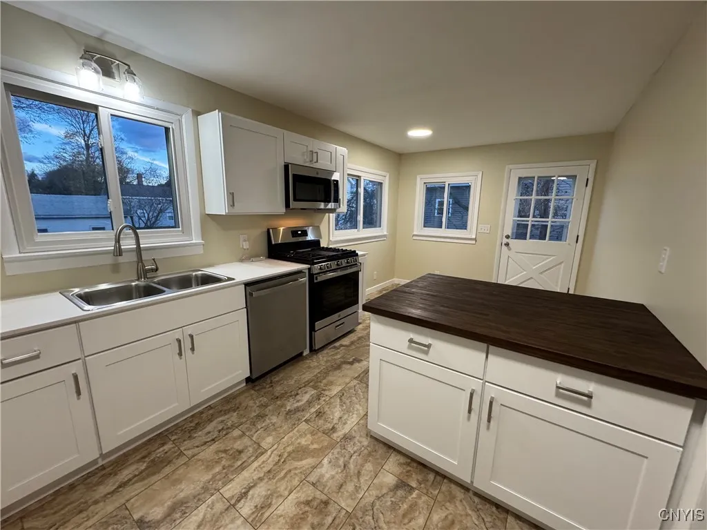 302 North Main Street, Lenox, New York 13032, Lenox, New York 13032, 3 Bedrooms Bedrooms, 7 Rooms Rooms,1 BathroomBathrooms,Residential,For Sale,302 North Main Street, Lenox, New York 13032,0,S1649303