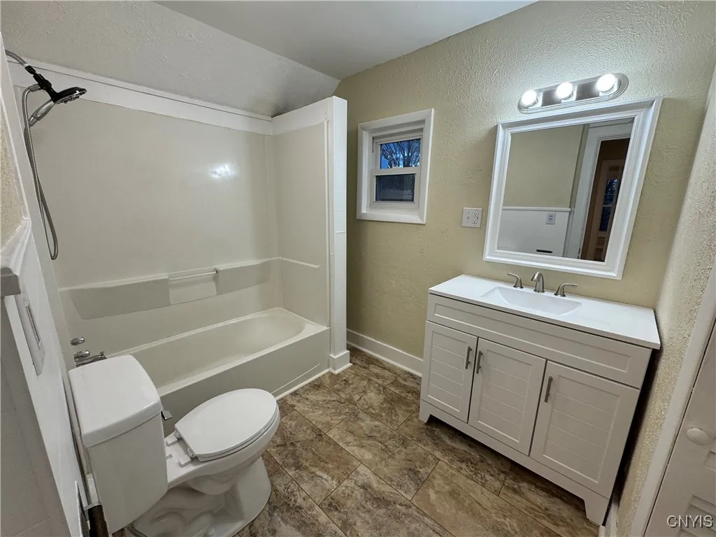 302 North Main Street, Lenox, New York 13032, Lenox, New York 13032, 3 Bedrooms Bedrooms, 7 Rooms Rooms,1 BathroomBathrooms,Residential,For Sale,302 North Main Street, Lenox, New York 13032,0,S1649303