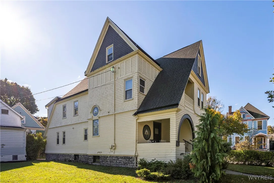 52 Saint Johns Place, Buffalo, New York 14201, Buffalo, New York 14201, 4 Bedrooms Bedrooms, 10 Rooms Rooms,2 BathroomsBathrooms,Residential,For Sale,52 Saint Johns Place, Buffalo, New York 14201,0,B1649192