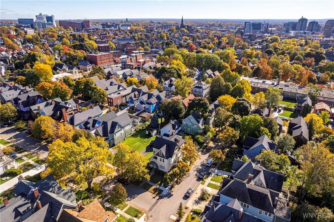 52 Saint Johns Place, Buffalo, New York 14201, Buffalo, New York 14201, 4 Bedrooms Bedrooms, 10 Rooms Rooms,2 BathroomsBathrooms,Residential,For Sale,52 Saint Johns Place, Buffalo, New York 14201,0,B1649192