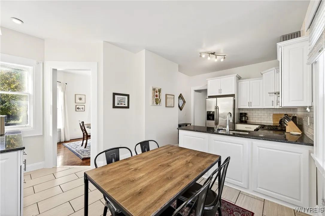 52 Saint Johns Place, Buffalo, New York 14201, Buffalo, New York 14201, 4 Bedrooms Bedrooms, 10 Rooms Rooms,2 BathroomsBathrooms,Residential,For Sale,52 Saint Johns Place, Buffalo, New York 14201,0,B1649192