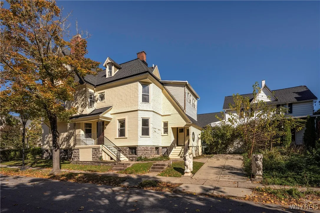 52 Saint Johns Place, Buffalo, New York 14201, Buffalo, New York 14201, 4 Bedrooms Bedrooms, 10 Rooms Rooms,2 BathroomsBathrooms,Residential,For Sale,52 Saint Johns Place, Buffalo, New York 14201,0,B1649192