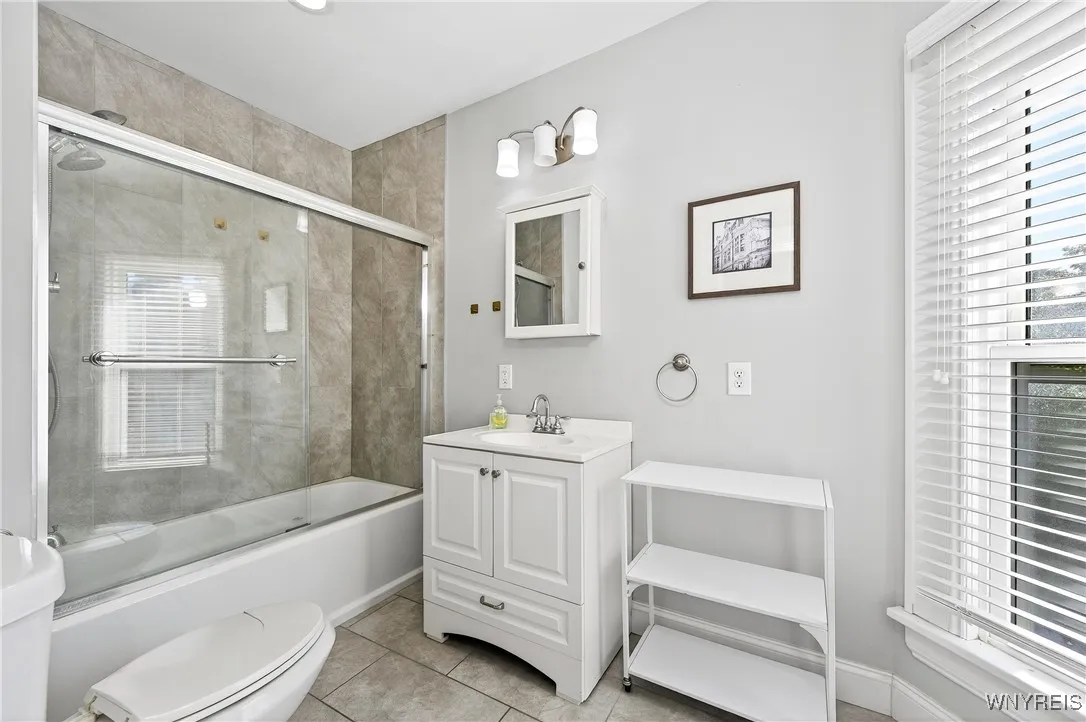 52 Saint Johns Place, Buffalo, New York 14201, Buffalo, New York 14201, 4 Bedrooms Bedrooms, 10 Rooms Rooms,2 BathroomsBathrooms,Residential,For Sale,52 Saint Johns Place, Buffalo, New York 14201,0,B1649192