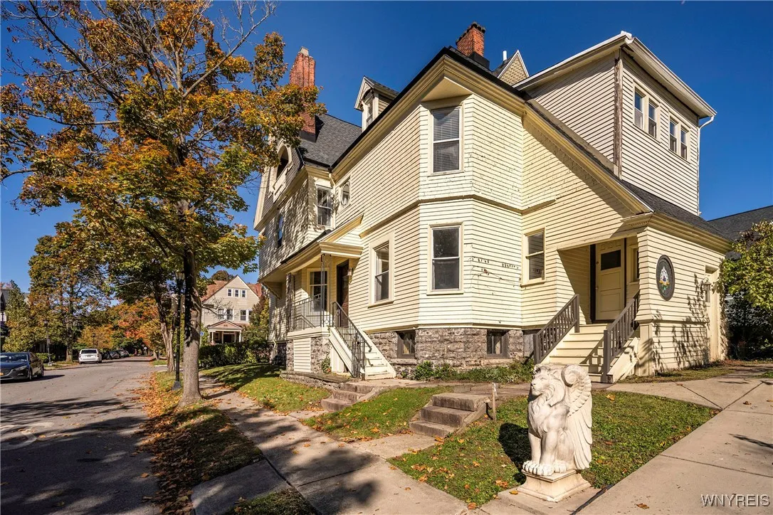 52 Saint Johns Place, Buffalo, New York 14201, Buffalo, New York 14201, 4 Bedrooms Bedrooms, 10 Rooms Rooms,2 BathroomsBathrooms,Residential,For Sale,52 Saint Johns Place, Buffalo, New York 14201,0,B1649192