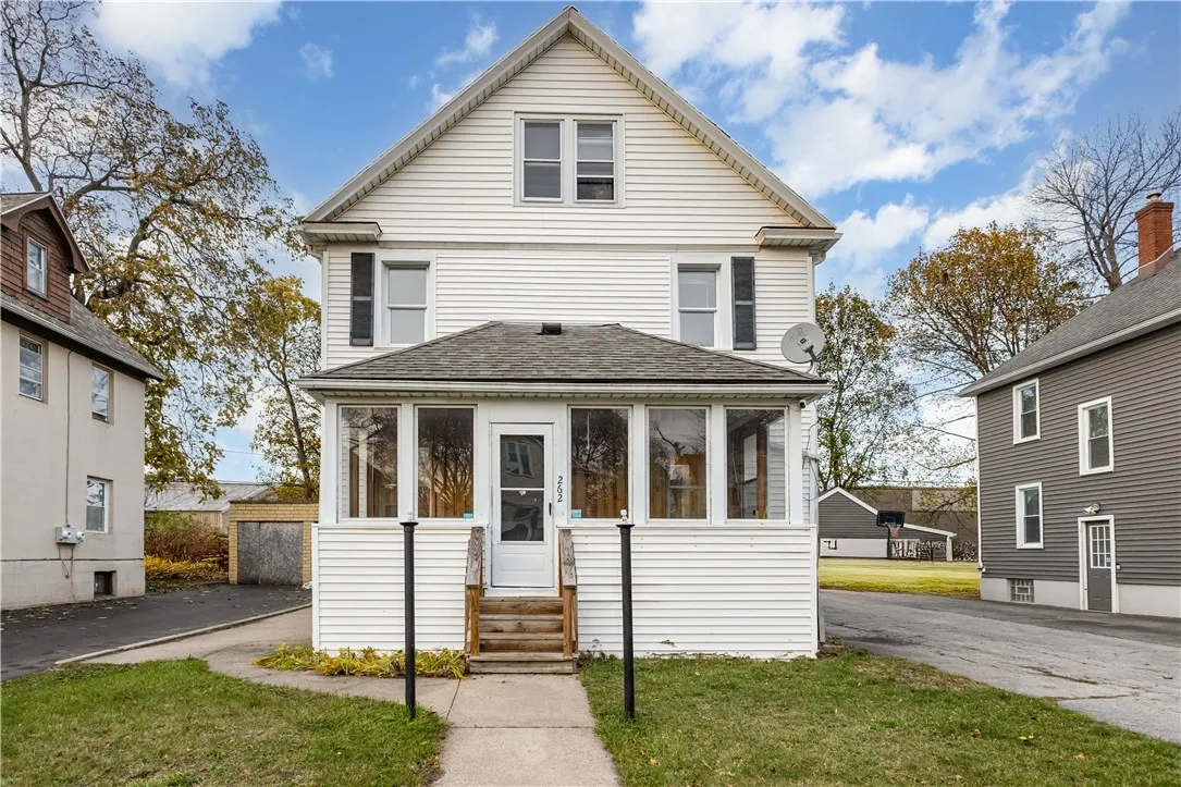 262 Pullman Front of Home