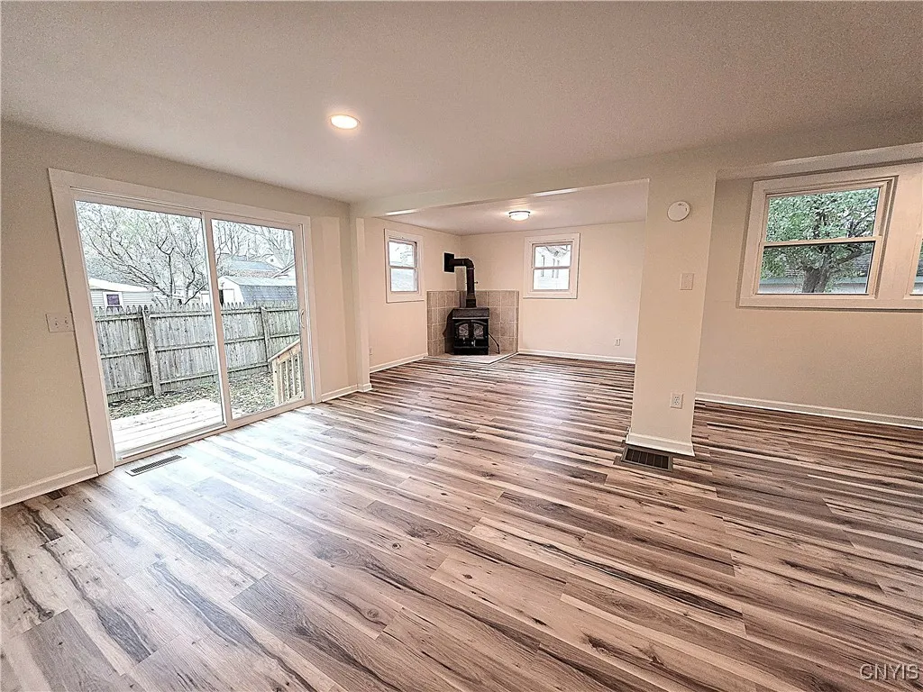 17 Hoffman Street 3, Auburn, New York 13021, Auburn, New York 13021, 4 Bedrooms Bedrooms, 7 Rooms Rooms,2 BathroomsBathrooms,Residential,For Sale,17 Hoffman Street 3, Auburn, New York 13021,0,S1649592