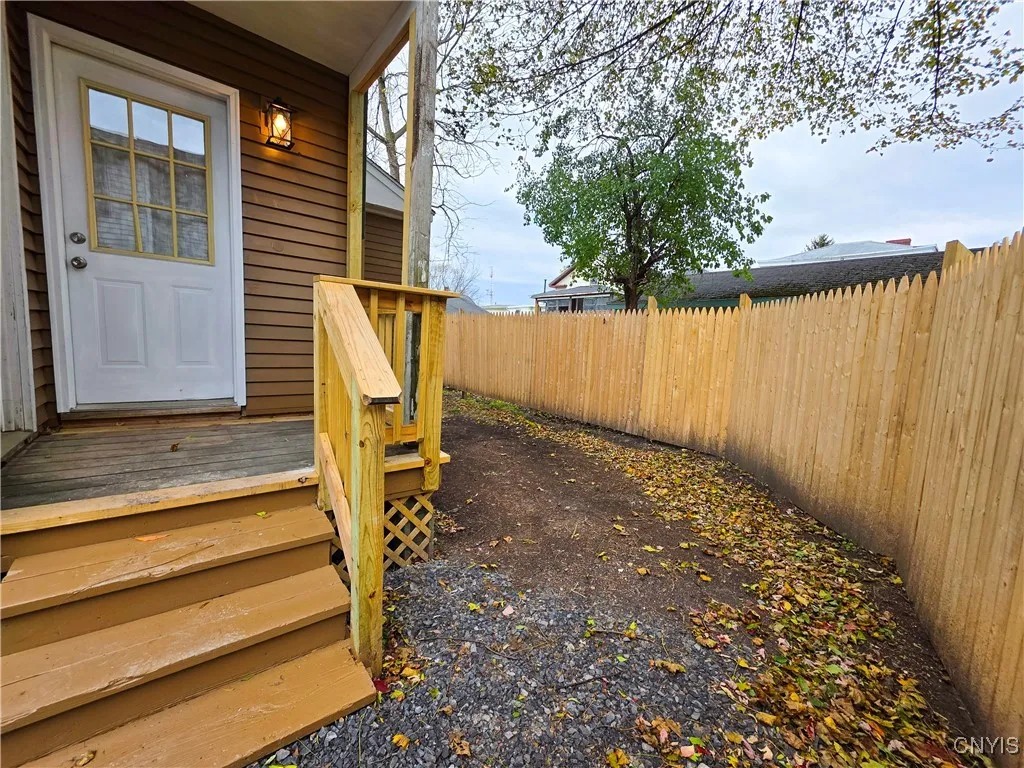 17 Hoffman Street 3, Auburn, New York 13021, Auburn, New York 13021, 4 Bedrooms Bedrooms, 7 Rooms Rooms,2 BathroomsBathrooms,Residential,For Sale,17 Hoffman Street 3, Auburn, New York 13021,0,S1649592